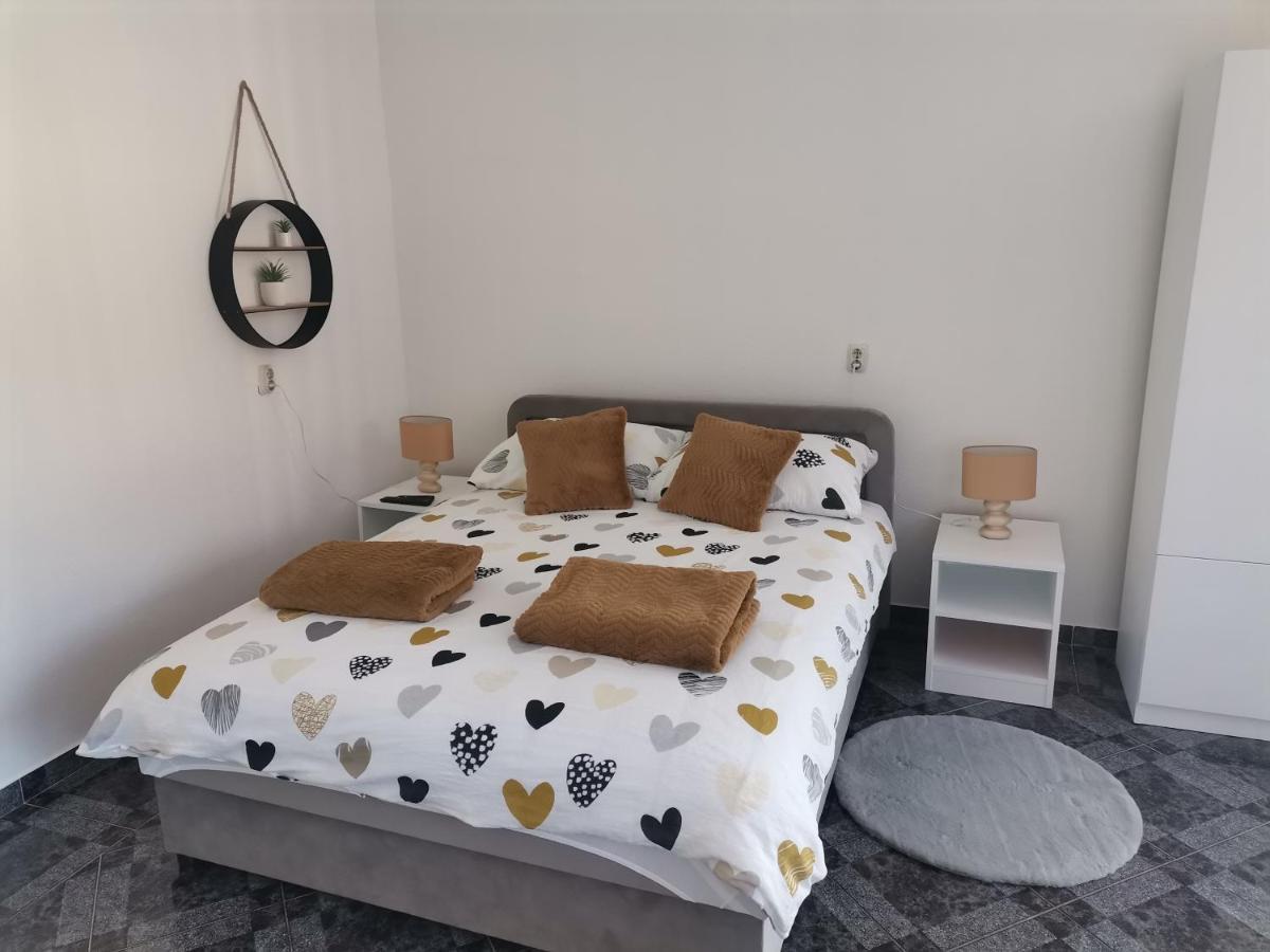 Lucija Apartment Gospic Exterior photo